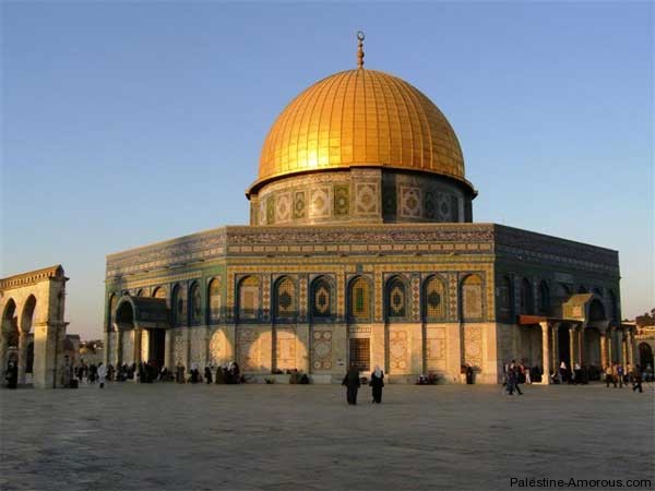 مئات الطلاب والمعلمين يعتصمون في نابلس تضامنا مع القدس والأقصى