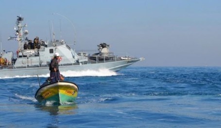 قطاع غزة: استهداف الصيادين شمالاً ، وتوغل قوات الإحتلال جنوباً