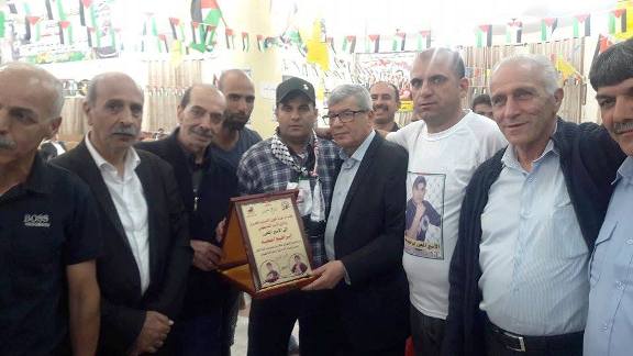 قراقع: التحريض على اعانات عائلات الأسرى والشهداء عدوان على الكيانية الفلسطينية