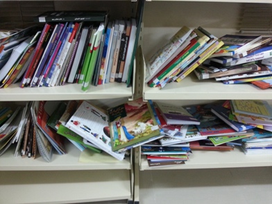 أهالي الطلاب بالضفة يناشدون وزير التربية حل مشكلة الكتب التالفة