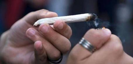 رام الله...ضبط مواطن يتعاطى المخدرات  