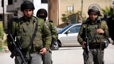 الاحتلال يقتحم مدرسة بالقدس ويعتقل 5 مقدسيين بينهم طالب
