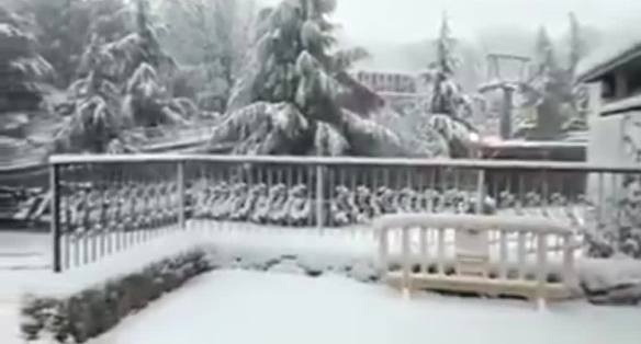 الثلوج تغطي قمة جبل الشيخ في فلسطين