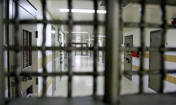 قوات الاحتلال تعتقل فلسطينية أثناء حضورها جلسة لابنتها في محاكمه