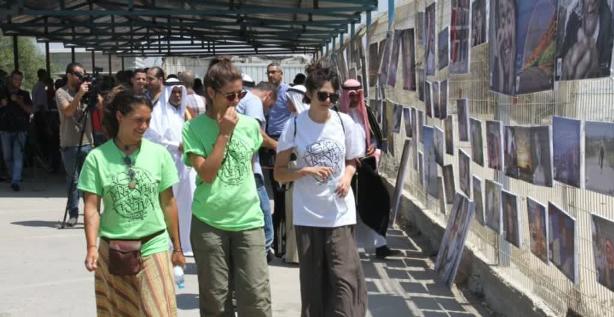 معرض صور على جدار معبر بيت حانون