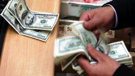 بدء صرف رواتب موظفي غزة