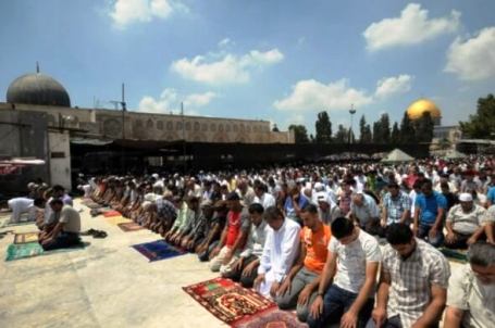 300 مصل من غزة فوق الـ 50 عاما يتوجهون الى القدس