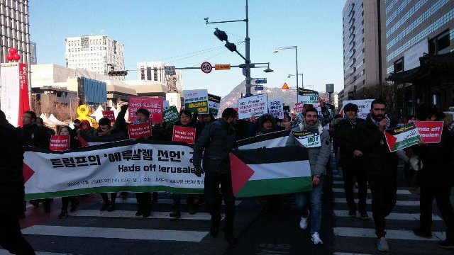 تظاهرات حاشدة في مختلف أنحاء العالم تنديدا بقرار ترامب حول القدس