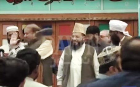 باكستان.. استهداف نواز شريف بحذاء
