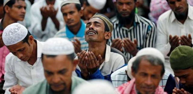 آلاف الروهينغا في طريقهم للهرب من أراكان إلى بنغلاديش