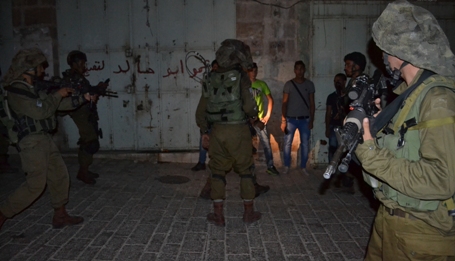 الاحتلال يعتقل 24 مواطنا من الضفة والقدس