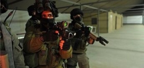  قوات الاحتلال تعتدي على عناصر شرطة فلسطينية في البيرة