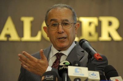 الجزائر تعلن تسليم مشروع اتفاق سلام للأطراف المتنازعة في مالي