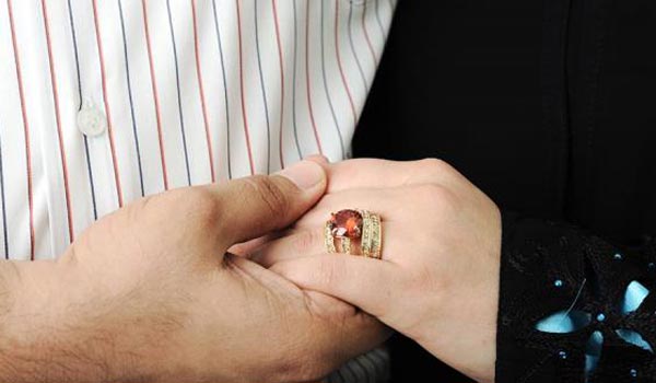 رأت زوجها بعد 42 سنة من الزواج 