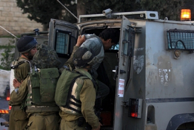 اعتقال 11 مواطناً بحملة مداهمات للاحتلال في أنحاء الضفة