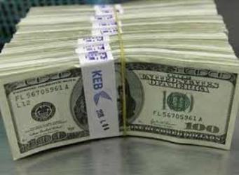الدولار يقفز إلى أعلى مستوياته أمام اليورو خلال 11 شهرا