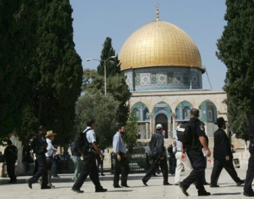 تواصل اقتحام الأقصى المبارك بحماية قوات الاحتلال 