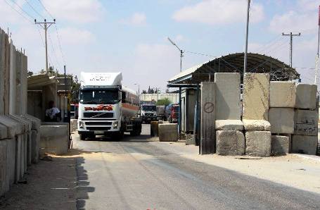 580 شاحنة تدخل القطاع