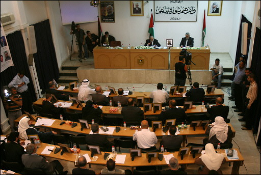 التشريعي بغزة يعقد جلسة في قاعة وزارة الأسرى