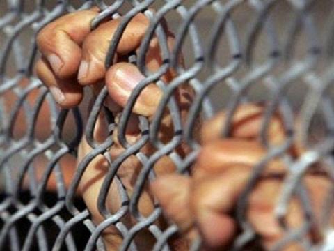 أحكام بالسجن وتأجيل محاكمات لأسرى في معتقلات الاحتلال