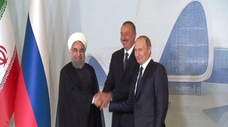 ظریف يشيد بالتعاون بين طهران وموسكو وباكو