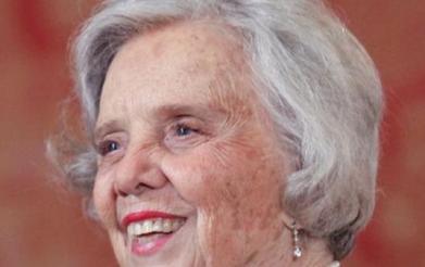 إلينا بونتياتوفسكا تفوز بجائزة ثيربانتيس