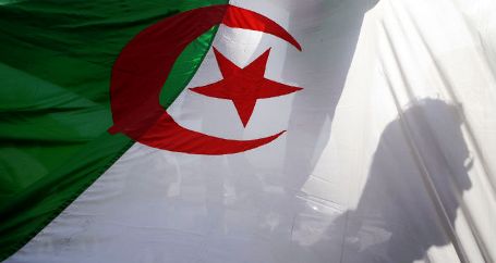 الجزائر... إجلاء 40 مهاجرا سريا من رعاياها بإسبانيا