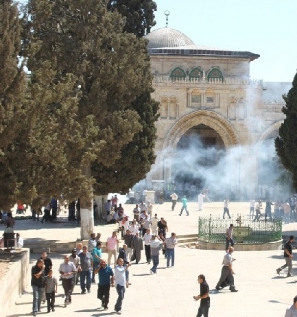 إصابة أكثر من  12 فلسطينيا برصاص الاحتلال في المسجد الأقصى المبارك