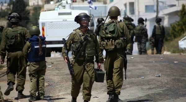 الاحتلال يقتحم سلوان وشعفاط ويعتقل شاباً