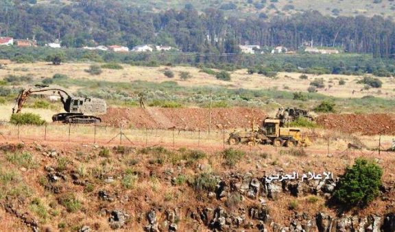 الاحتلال يواصل رفع سواتر ترابية على الحدود اللبنانية