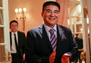 ملياردير صيني يدعو فقراء أمريكيين لمشاركته الغداء