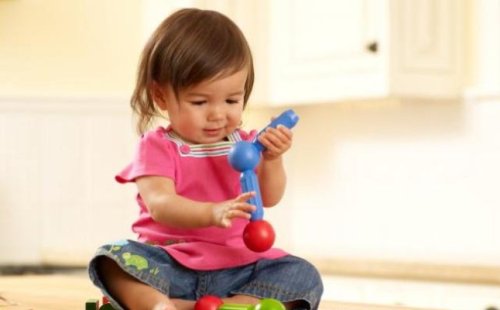 كيف تختارين اللعبة المناسبة لطفلك؟ 