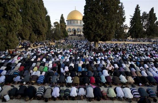 الاحتلال يلغي خروج المصلين من غزة إلى القدس