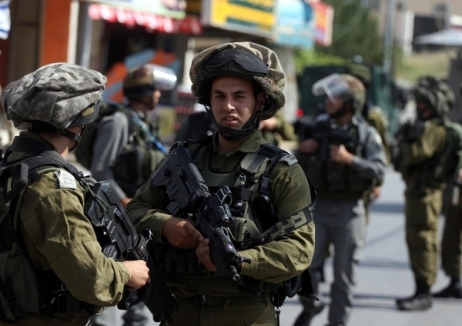 قوات الاحتلال تعتقل مواطنين من الطيبة ويعبد