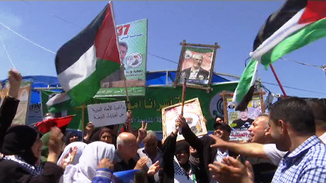 تواصل الفعاليات الاحتفالية بانتصار الأسرى في المدن الفلسطينية