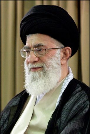 السيد خامنئي: لست موافقا ولا معارضا لاتفاق النووي