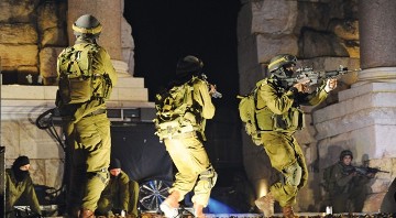 قوات الاحتلال تعتقل 5 فلسطينيين في الضفة الغربية