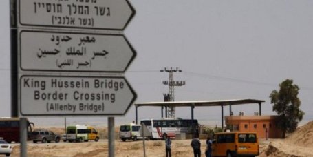 أريحا.. الاحتلال يمنع 3 مواطنين من السفر عبر الكرامة