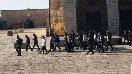 عشرات المستوطنين يقتحمون المسجد الأقصى المبارك