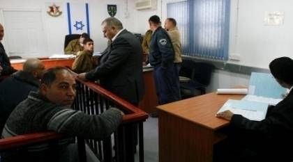الاحتلال يحكم بالإقامة الإجبارية على 4 مقدسيين بينهم طفلان 