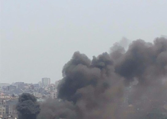 اندلاع حريق في بناية سكنية بمخيم الشاطئ غرب غزة