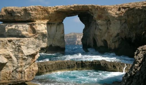 انهيار معلم سياحي مهم في مالطا