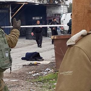 إصابة فلسطينية بجروح بعد إطلاق جنود الاحتلال الرصاص عليها في الخليل