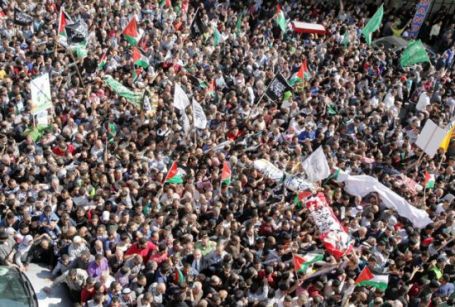 القدس تشيّع ثلاثة من شهدائها