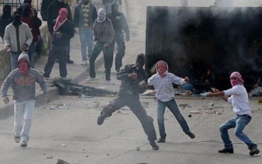 مواجهات عقب دهم قوات الاحتلال بلدة أبو ديس بالقدس