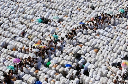 ملايين المسلمين في العالم يؤدون صلاة عيد الأضحى