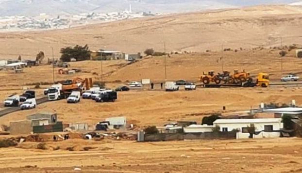 الاحتلال يهدم منزلين وعرائش في النقب