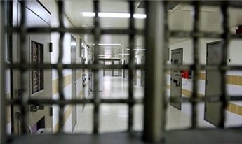 أربعة أسرى يدخلون أعواماً جديدة داخل سجون الاحتلال