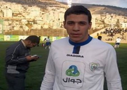الاحتلال يعتقل اللاعب محمد خويص من منزله في القدس 