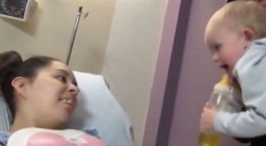 قبلت طفلها.. وقفزت معه من النافذة 
